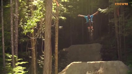 Ciclista reta a la muerte en descenso no apto para cardíacos