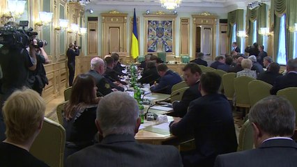 Pro-Russian rebels extend their control, Kiev on high alert