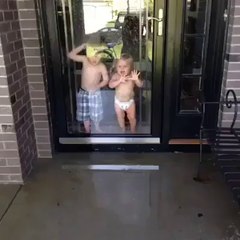 Funny Two Babys Funny2funnys