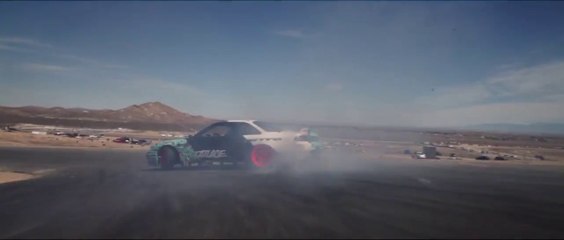 Démo de pilotage en Nissan 240Z : Matt Powers en mode Drift 360°