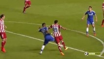 Samuel Eto'o provoque un penalty face à Diego Costa - Chelsea vs Atlético Madrid (Champions League)