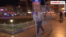 Taksim Cumhuriyet Anıtı Çevresi Kapatıldı