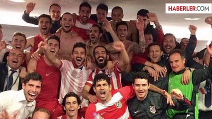 Arda Turan'dan Soyunma Odası Pozu
