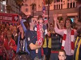 Los atléticos celebran en Neptuno el pase a la final de la Copa de Europa