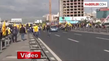 Göstericiler Trafiği Kapattı Polis Müdahale Etti