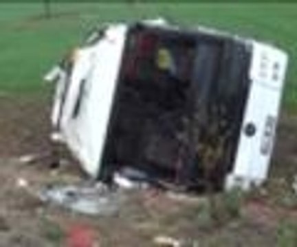 İşçileri taşıyan otobüs devrildi 37 yaralı