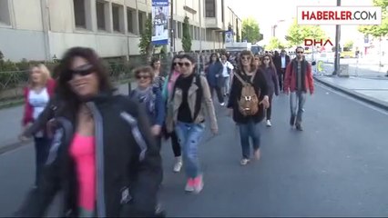 Taksim Çevresinde Turistlerin Zor Anları