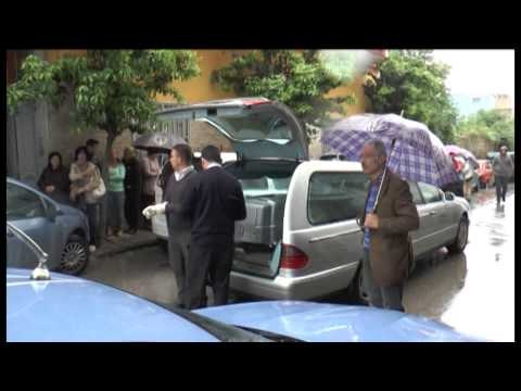 Afragola (NA) - Uccide figlio disabile a coltellate e poi tenta suicidio -2- (29.04.14)