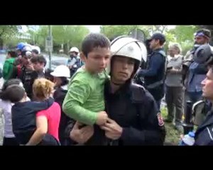 Evde bulunan çocuklar biber gazından etkilendi