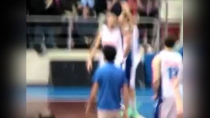 Co za rzut! Radaelli trafia z końca boiska