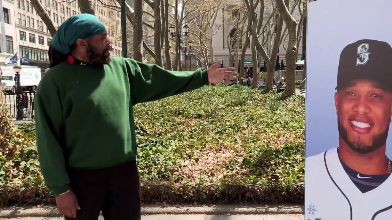 Robinson Cano Surprises Yankees Fans While They're Booing Him