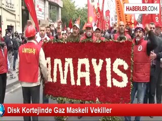 Disk Kortejinde Gaz Maskeli Vekiller