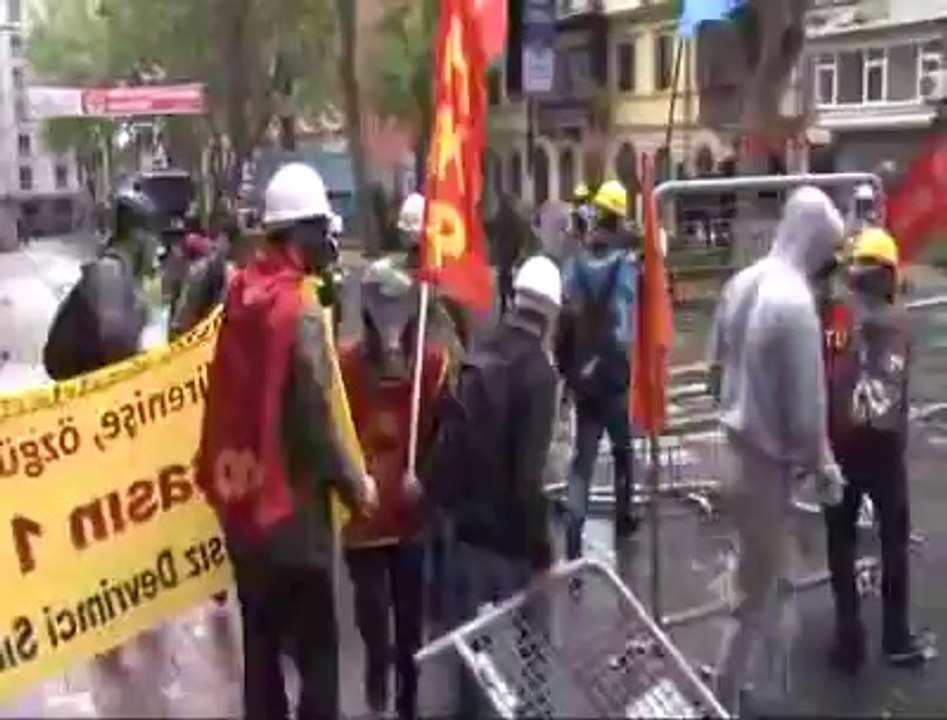 TOMA'dan gazetecilere tazyikli su! I www.halkinhabercisi.com