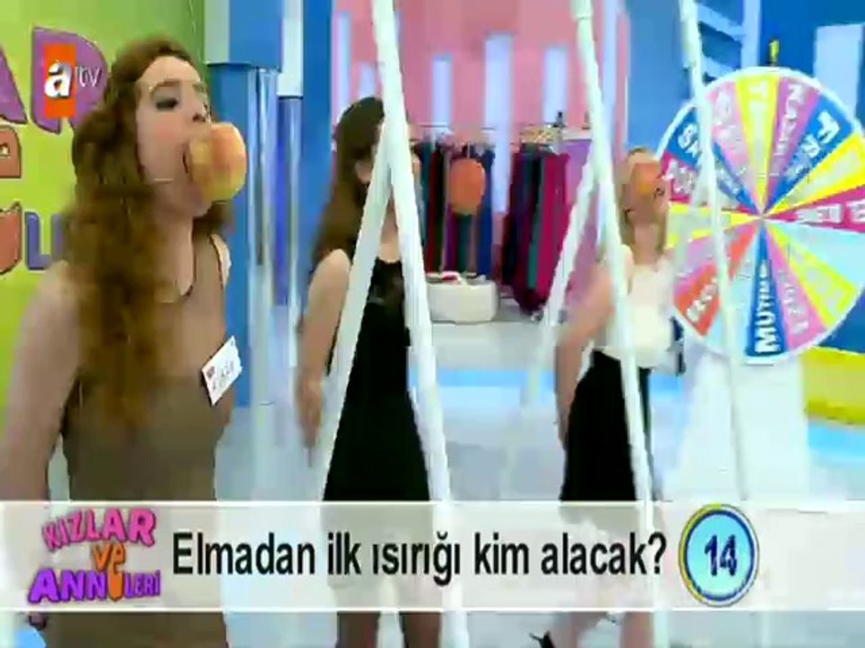 kizlarveanneleri1mayis1