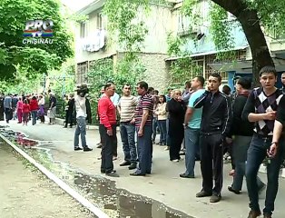INCENDIU de proportii la Botanica O mansarda a luat FOC zeci de oameni au ramas pe drumuri