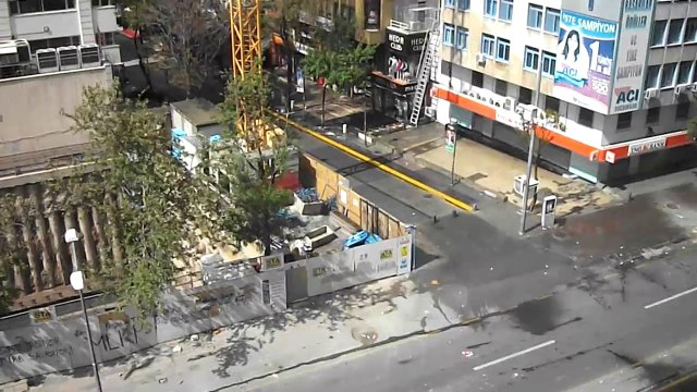 1 Mayıs 2014 - TOMA'ların Dansı ( 1 Mayıs Emek ve Dayanışma Bayramı Şerefine) / Ziya Gökalp Cd.