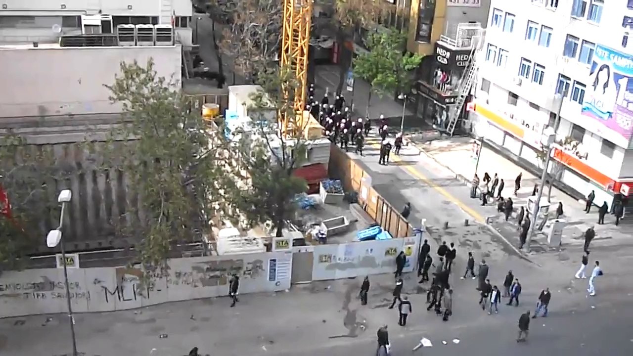 1 Mayıs 2014 - 2 Çocuğa Gözaltı İçin 50 Çevik Kuvvet Polisi / Ziya Gökalp Cd.