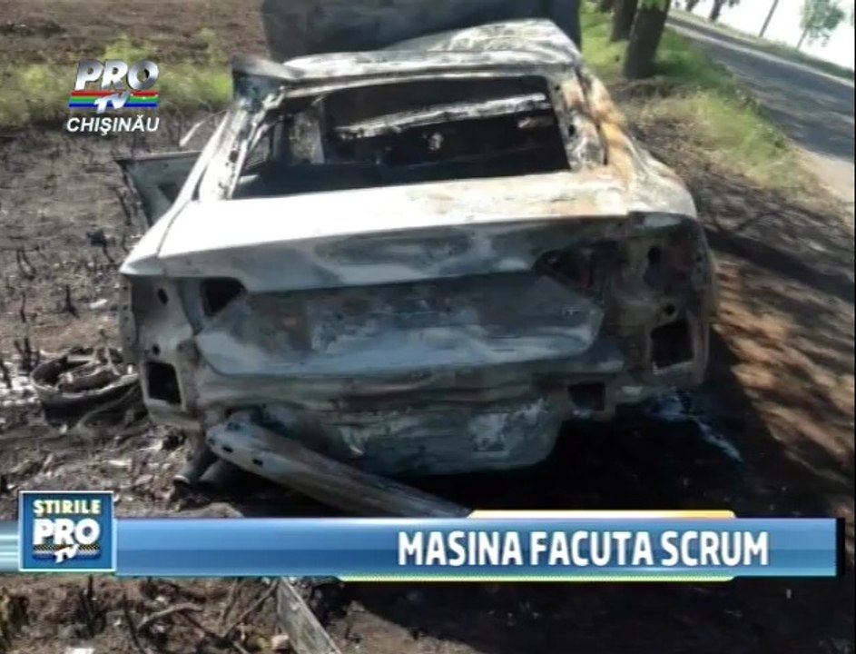 Un Audi a luat foc la Dubasari dupa ce s-a izbit violent de un copac FOTO