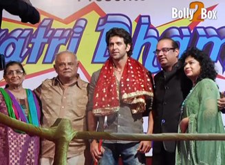 Bollywood Star Hrithik Roshan Enjoying Navratri Dandiya Raas With Fans