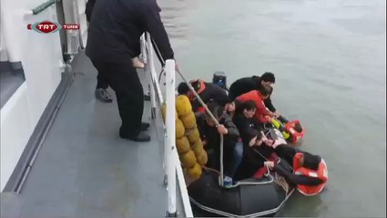 Güney Kore'yi yasa boğan feribotun kurtarılma anı