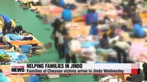 Families of Cheonan warhip sinking victims help out in Jindo