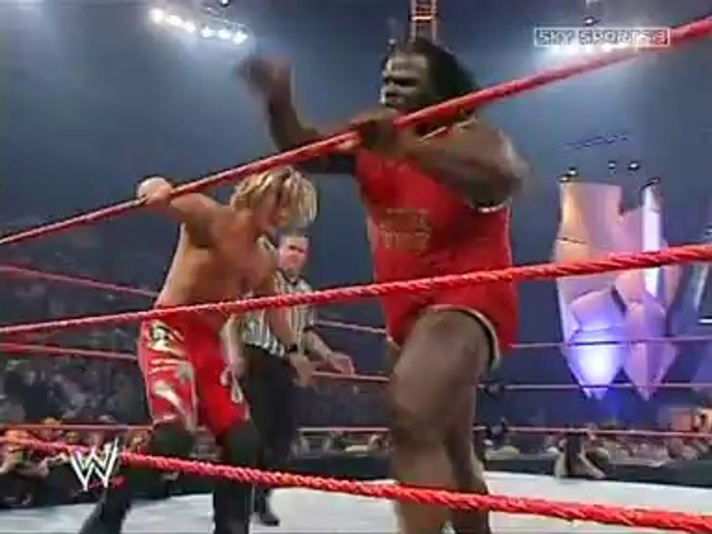 Mark Henry vs Chris Jericho (Raw 01.12.2004), image size:1440x1080