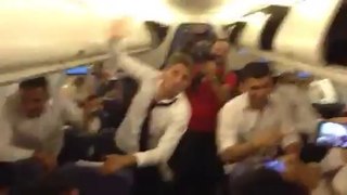 Celebración en el avión con destino a Sevilla