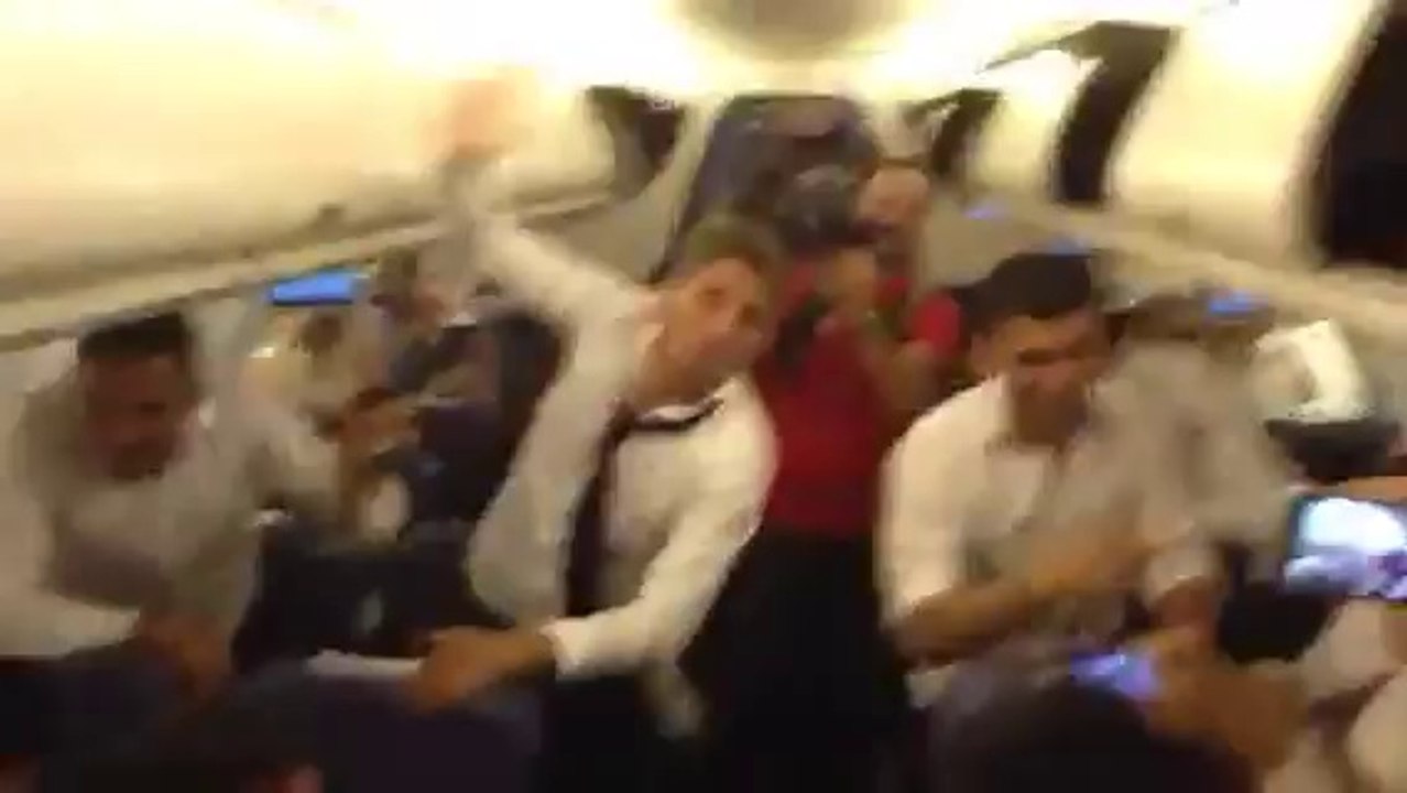 Celebración en el avión con destino a Sevilla