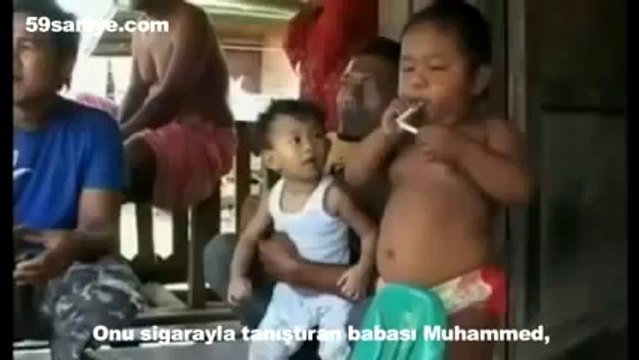 2 yaşında günde 40 sigara içen kücük cocuk