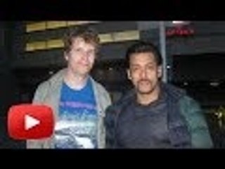 Salman Khan & Jacqueline POSE With Poland FANS - CHECKOUT