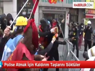 Polise Atmak İçin Kaldırım Taşlarını Söktüler