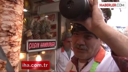 Beyoğlu Esnafından Gaz Maskeli '1 Mayıs' Önlemi