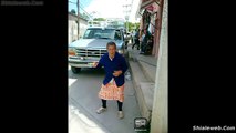 Feliz Anciana Baila Al Ritmo De Musica De Marimba En Plena Calle Del Pueblo En Mexico