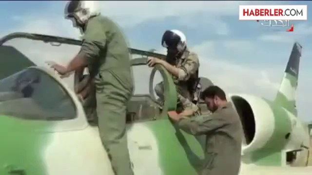 Suriyeli Muhalifler İlk Kez Ele Geçirdikleri Bir Savaş Uçağının Görüntülerini Yayınladı