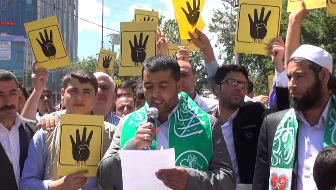 SİVEREK’TE DAR AĞAÇLI, KEFENLİ İDAM PROTESTOSU