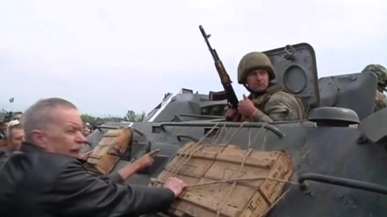Angry residents in eastern Ukrainian village bl...