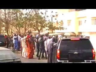 Visite mouvementée au Camp pénal: La police gaze les militants et prive Wade de parole