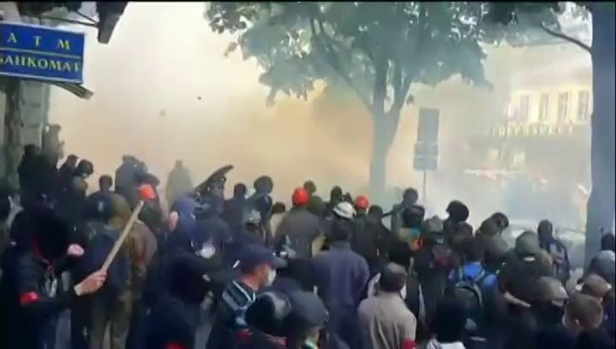 Pro-russes et partisans de l'unité de l'Ukraine s'affrontent à Odessa : au moins trois morts