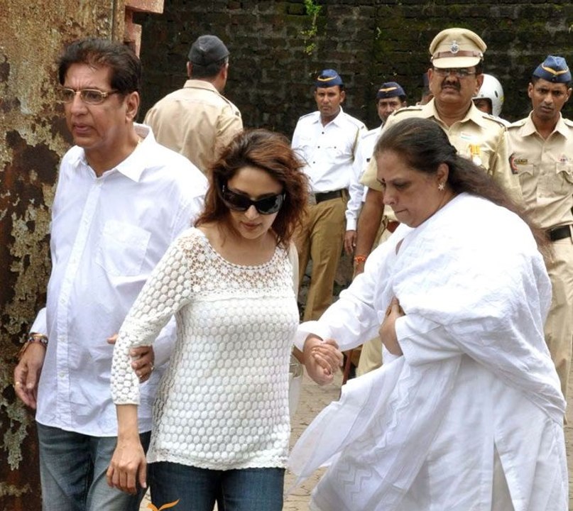 Shammi Kapoor's Funeral with Kareena Saif Amir Khan Priyanka Chopra Madhuri Shah Rukh Khan Kajol Karisma Kapoor Amitabh Bacchhan Govinda Shashi Kapoor Ranbir Kapoor