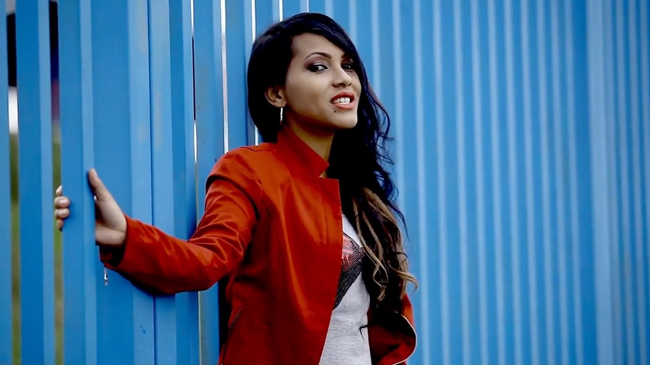 STEPHANIE ft MEDICIS   -  Tsy misy roiroy  (gasy 2014 - malagasy)