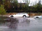 Glissement de terrain à Baltimore : voitures avalées!