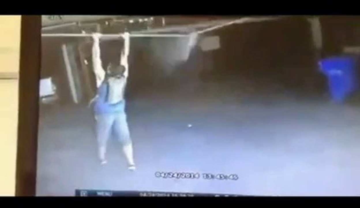 Dumb guy trying to do workout on water pipes... FAIL!