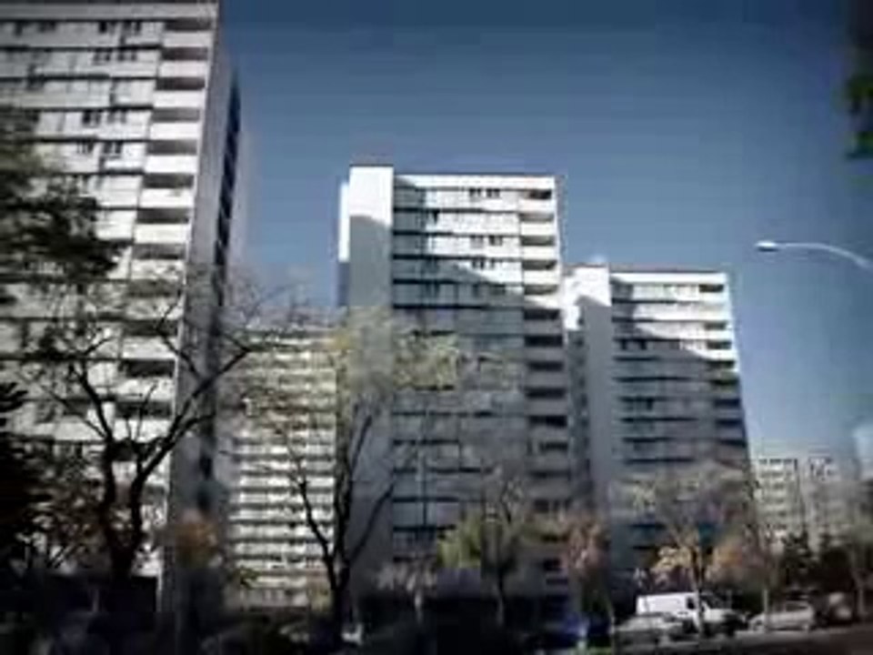 Clichy-sous-Bois (93) : visite de la cité "Albert Camus"