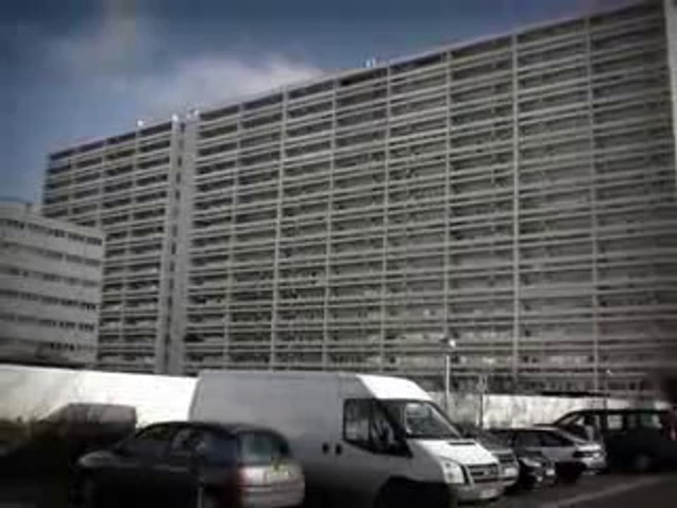 Fontenay-sous-Bois (94) : visite de la cité "La Redoute"