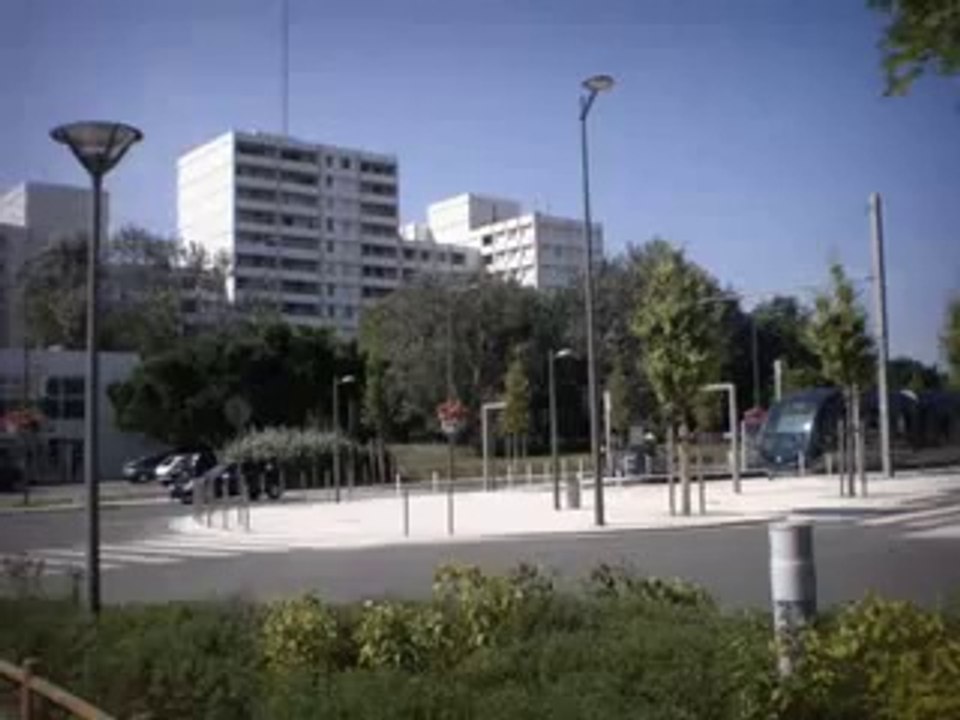 Floirac (33) : visite de la cité "Dravemont"