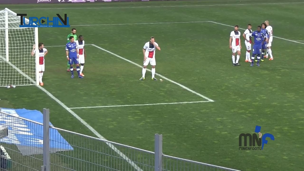 Zlatan Ibrahimovic mange de cacahuètes à Furiani ! (SC Bastia - PSG)