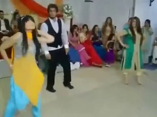 Lovely Girls Pakistani Wedding Dance 2013
