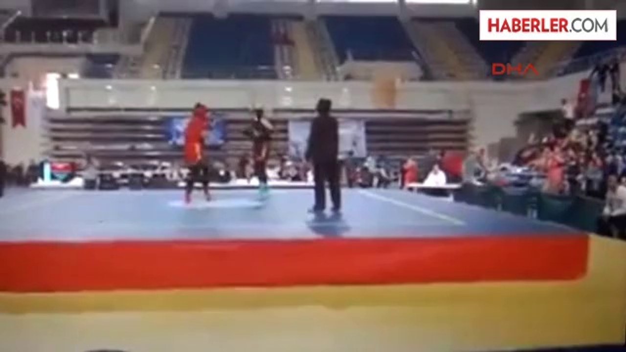Türkiye Wushu Federasyonu Başkanı Abdurrahman Akyüz'ün Kızı Zeynep Makbule Akyüz, Başörtülü Olarak...