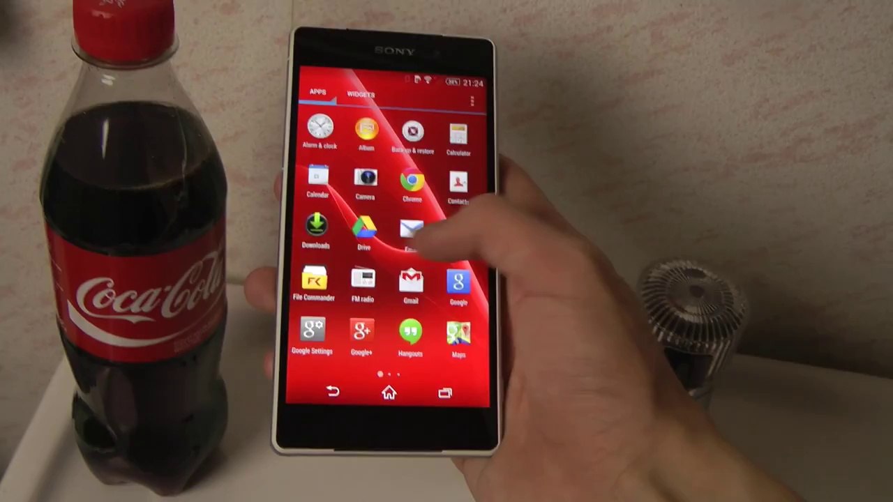 Sony Xperia Z2   Coca-Cola = Awesomeness!