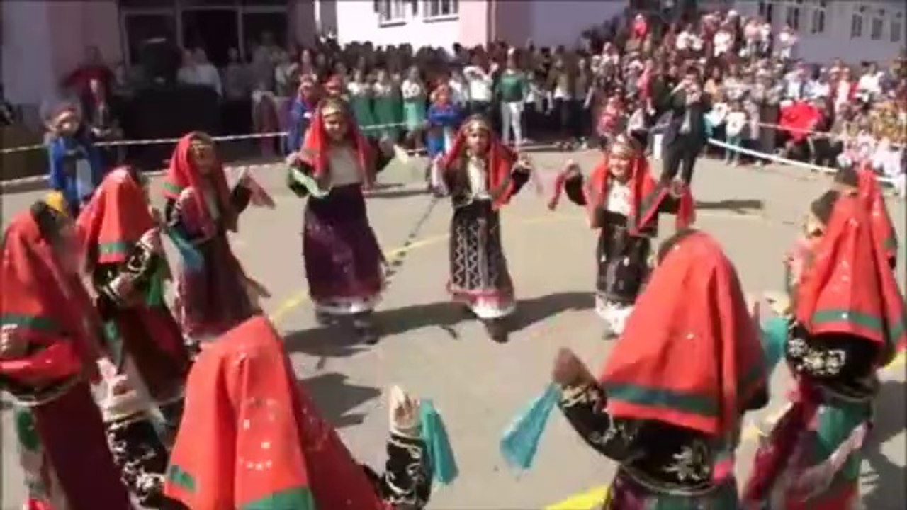 halk oyunları gösterisi